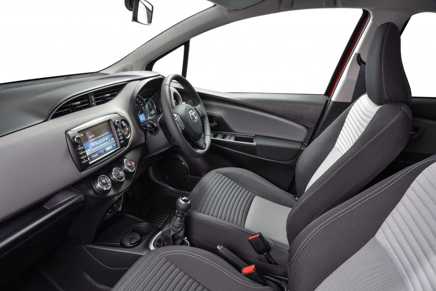 Интерьер Toyota Yaris Pulse 2017 года  (ZA) (фото 27 из 37)